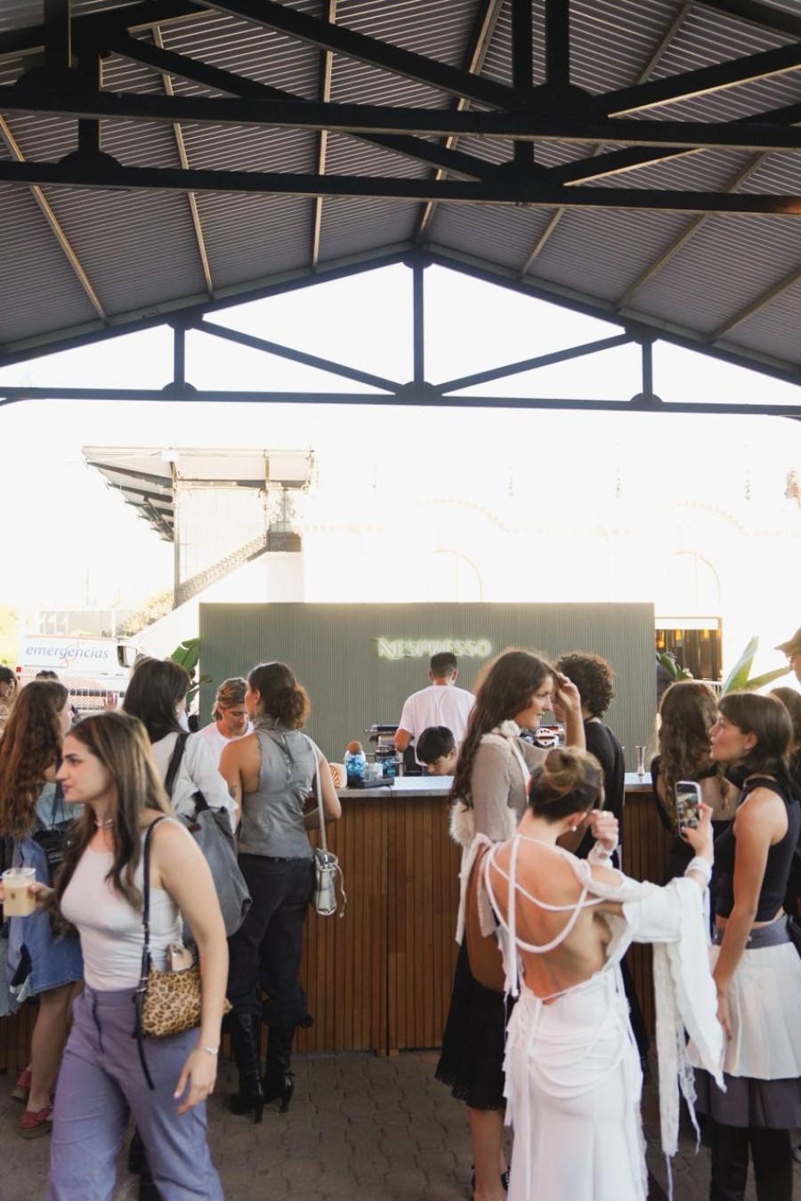 C&oacute;cteles con caf&eacute;, una tendencia que atrae a p&uacute;blico de todas las edades.