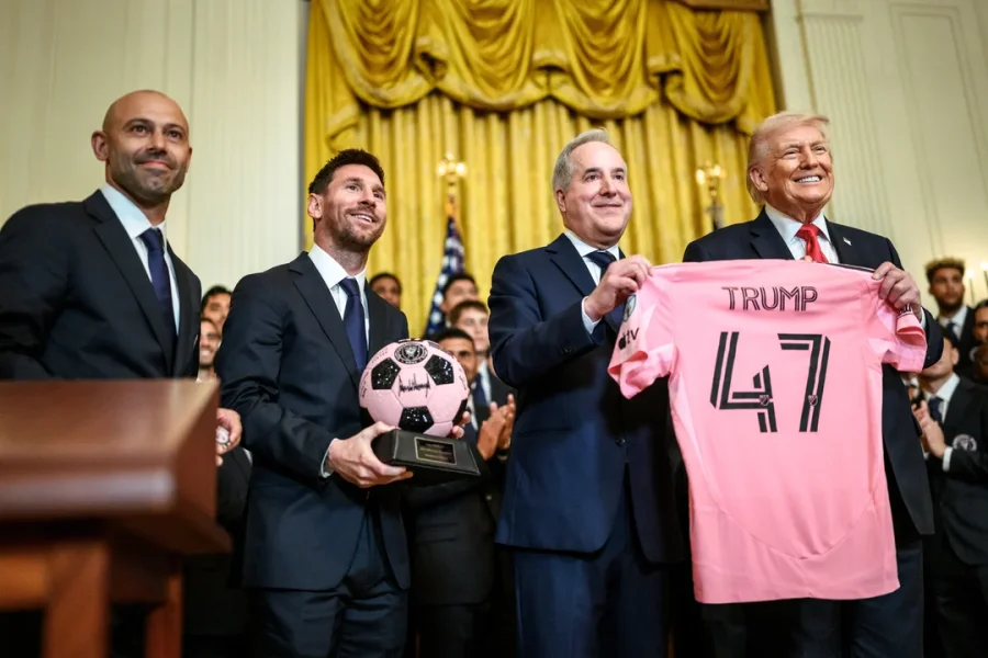 Donald Trump junto a la delegaci&oacute;n del Inter Miami.