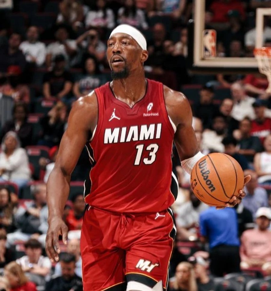 Bam Adebayo, ala-p&iacute;vot de Miami Heat.