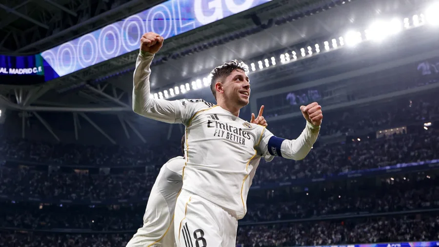 Federico Valverde celebra su hat trick.