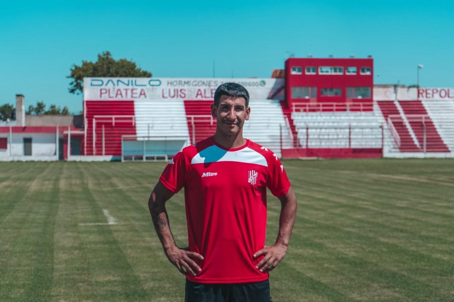 LEANDRO LARREA. El extremo derecho que volvi&oacute; al Le&oacute;n.