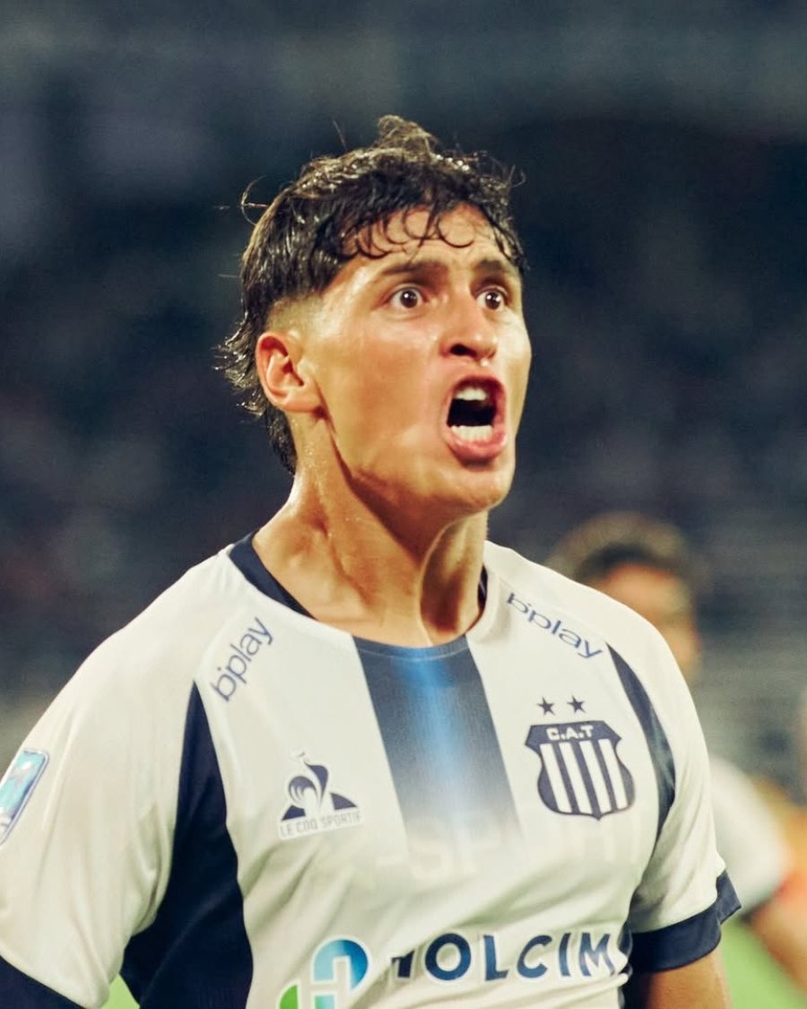 VALENTIN DAVILA. Convirti&oacute; el primero.