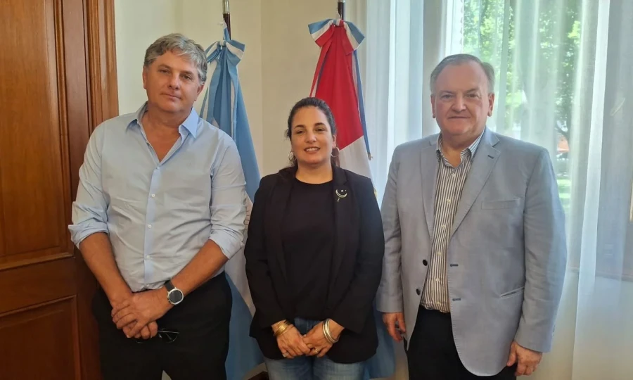 Germ&aacute;n Lagger, Dana Astore y Felipe Michlig, durante el encuentro de ayer.