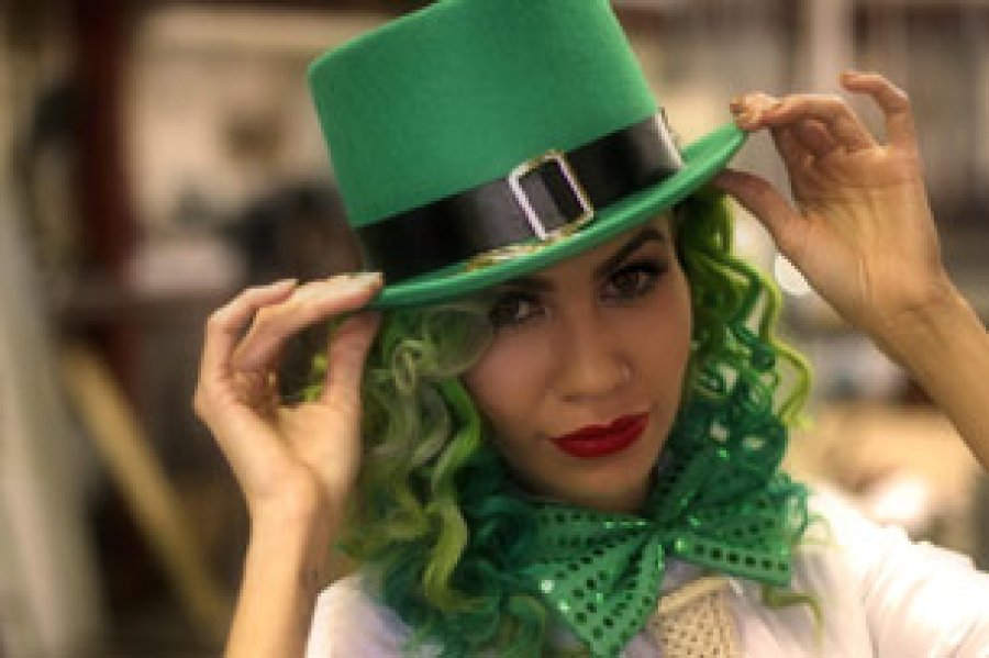 Se ha popularizado el color verde en el D&iacute;a de San Patricio. De hecho se venden cervezas de color verde durante la celebraci&oacute;n.