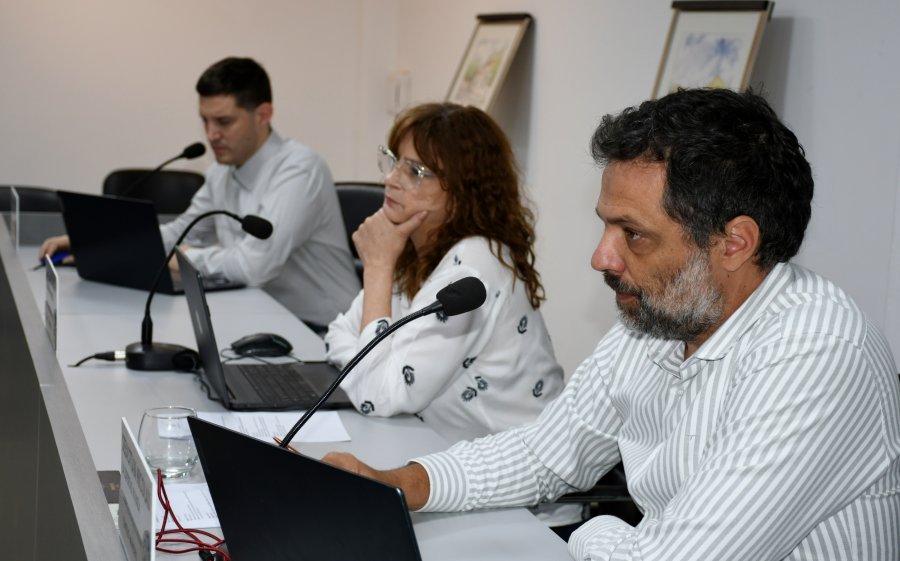 Sebasti&aacute;n Nicolau, en primer plano,Laura Balduino y en el extremo Juan Ignacio Astor.