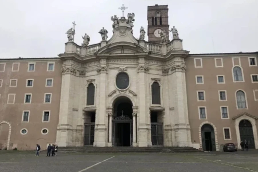 Iglesia Santa Cruz en Jerusal&eacute;n de Roma