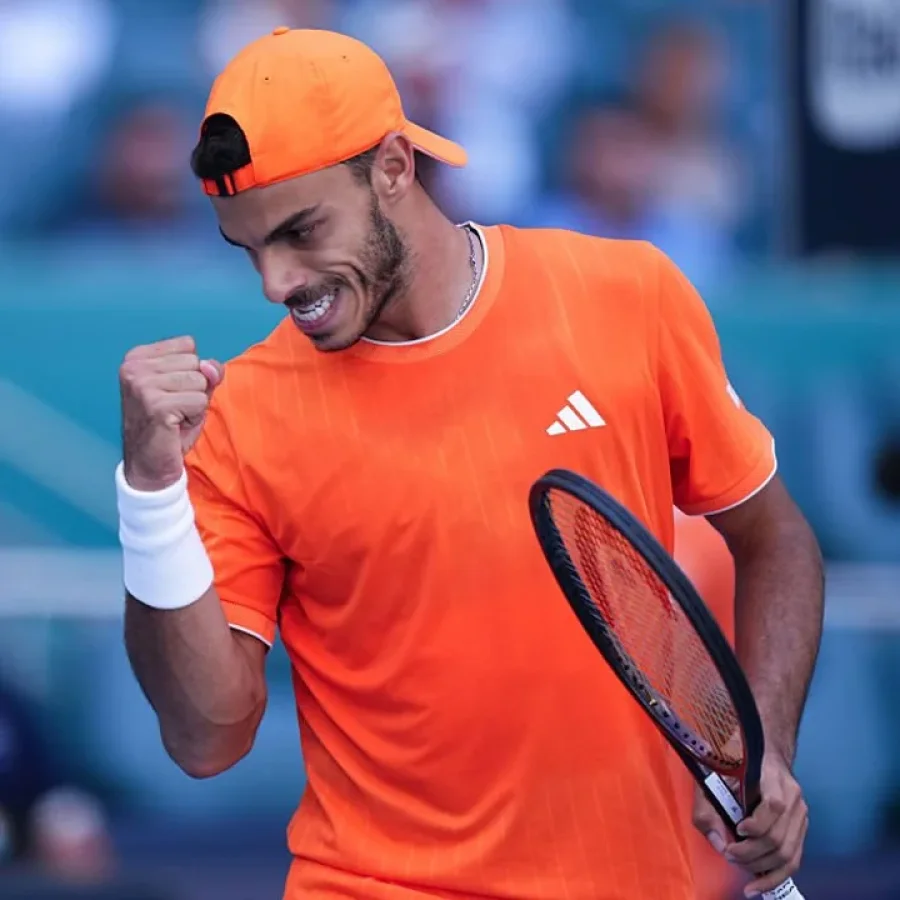 Francisco Cer&uacute;ndolo durante su triunfo ante Daniil Medvedev: accedi&oacute; a cuartos de final de Miami.