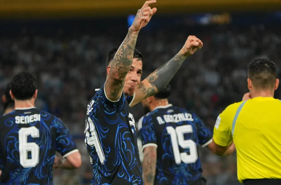 Enzo Fern&aacute;ndez celebra su gol ante Mauritania.