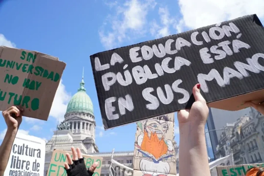 Docentes universitarios comienzan su tercera semana de paro.