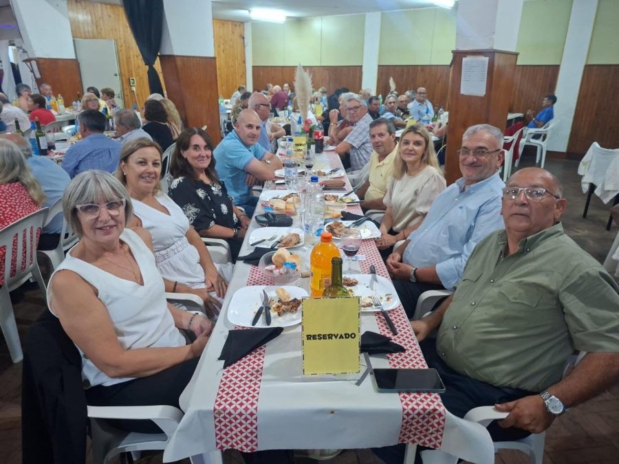 La mesa de las autoridades.