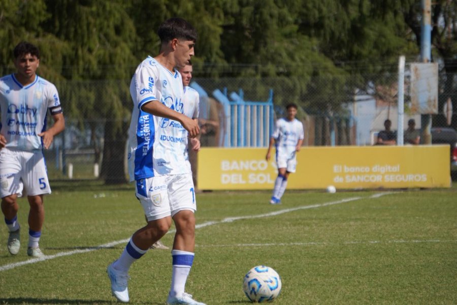 NO PUDO RECUPERARSE. La Reserva de la Crema sigue con 6 puntos en el torneo.