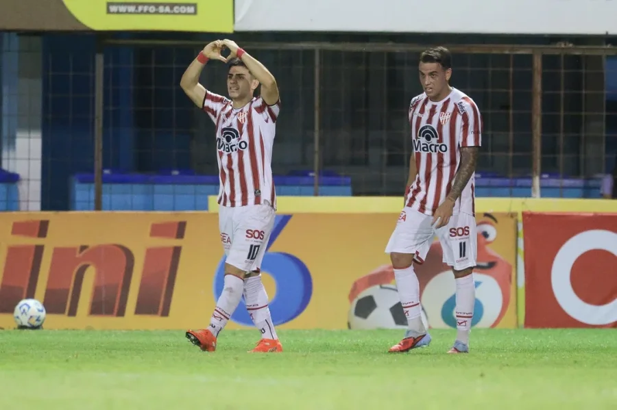 EL RAFAELINO, EX ATL&Eacute;TICO, ALEX LUNA, PUSO EL 2-0 PARA LA GLORIA ANTE ATLANTA EN EL MONUMENTAL