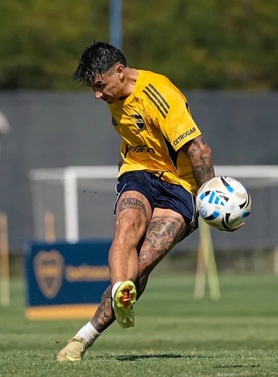 DELANTERO. El paraguayo Adam Bareiro.