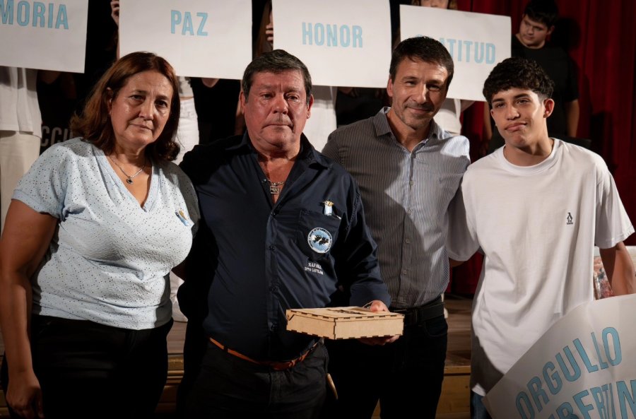 Carina Scarafia (Istil 4034) - Evaristo Ismael Sequeira - Eduardo Ocampo (director Eempi 8040)-Valentino (nieto de Evaristo).