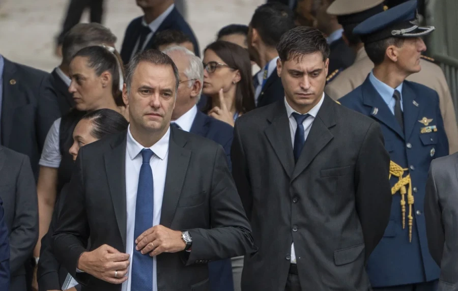 Adorni complicado tanto en el frente pol&iacute;tico como judicial.