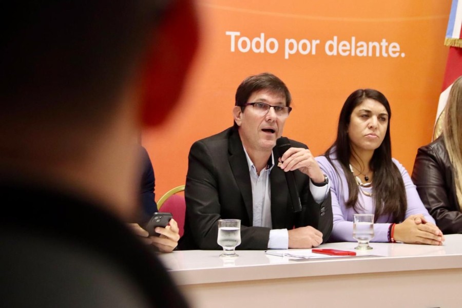La intervenci&oacute;n del Gobierno de Santa Fe articula a los ministerios de Educaci&oacute;n, de Salud, de Igualdad y Desarrollo Humano, y de Justicia y Seguridad.
