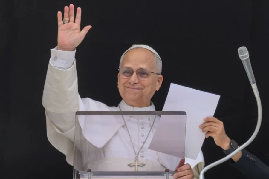 Por primera vez, el Papa Le&oacute;n XIV rez&oacute; el Regina Coeli desde la ventana del Palacio Apost&oacute;lico .