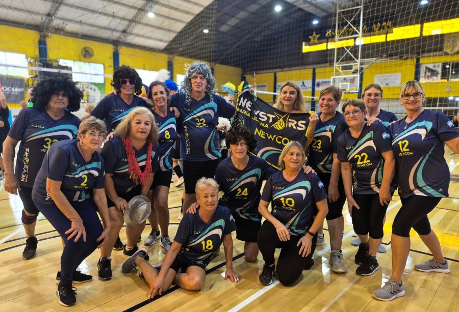El equipo local junto a la titular de la Comuna.
