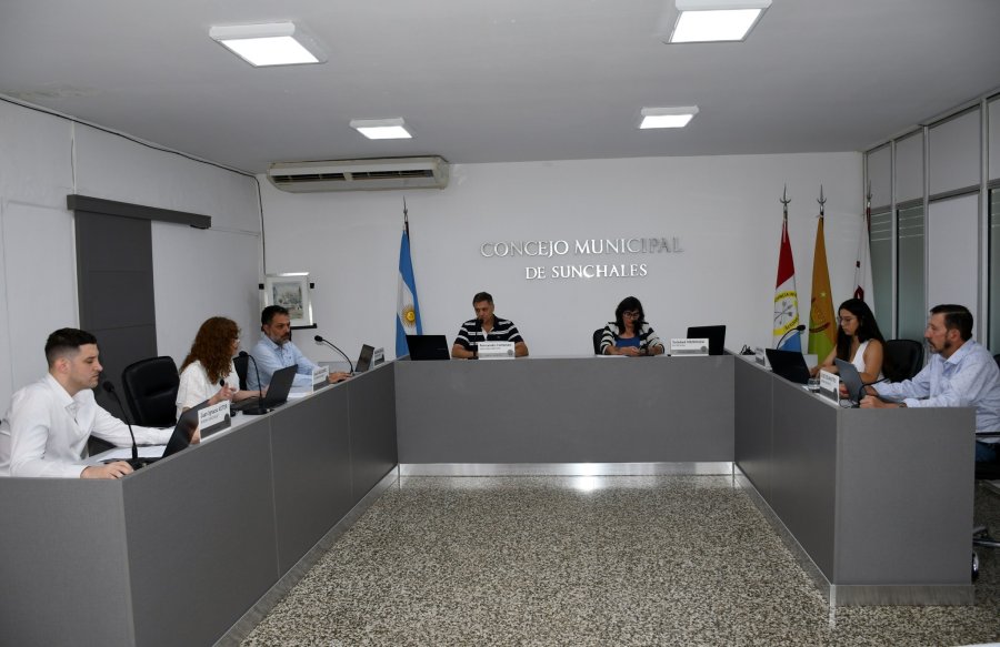 Los ediles sunchalenses en el recinto de sesiones.