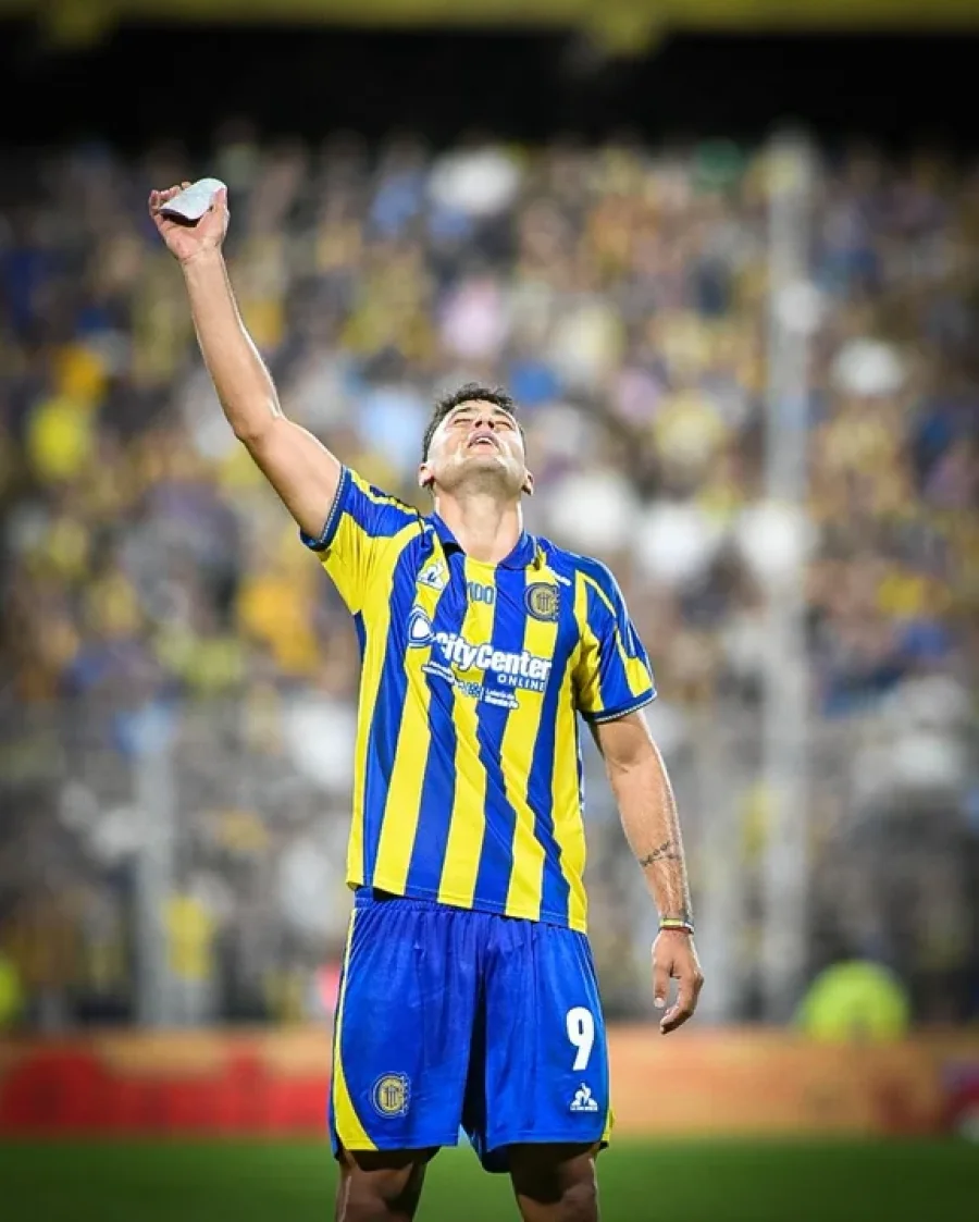 Alejo V&eacute;liz festeja su gol, que abri&oacute; el marcador.