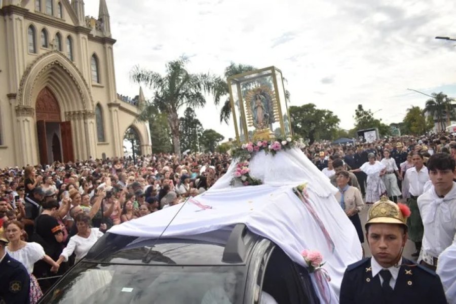 Multitudinaria presencia de fieles en la tradicional Peregrinaci&oacute;n.