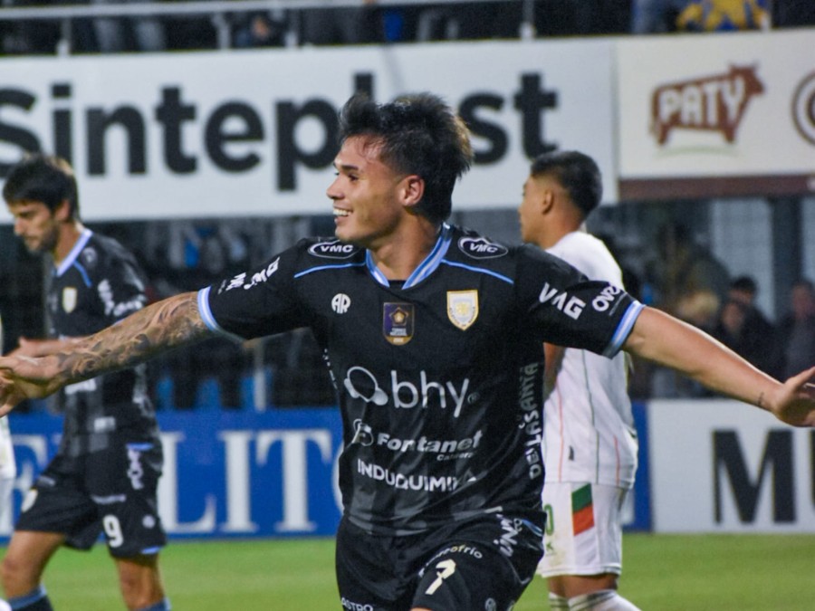MARTINIANO MORENO CELEBRA SU GOL, EL 2-0 PARCIAL