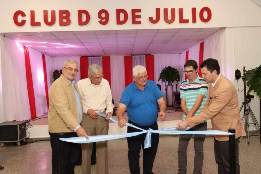 Alcides Calvo- Pedro Benizio (expresidente del Club) - V&iacute;ctor Gramaglia actual presidente del Club- Alejandro Brignone (expresidente del Club) y Mauro Gilabert.