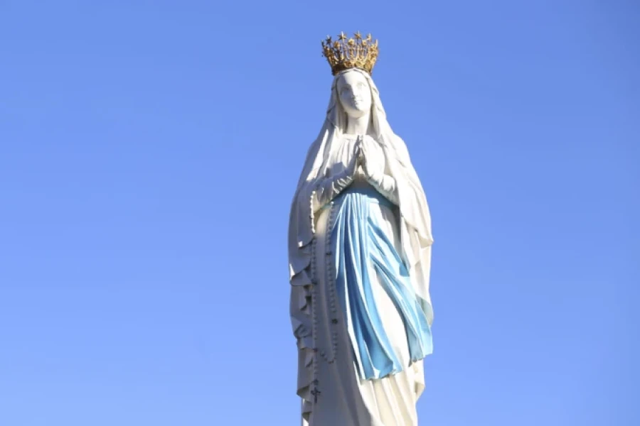 Imagen de la Virgen de Lourdes.