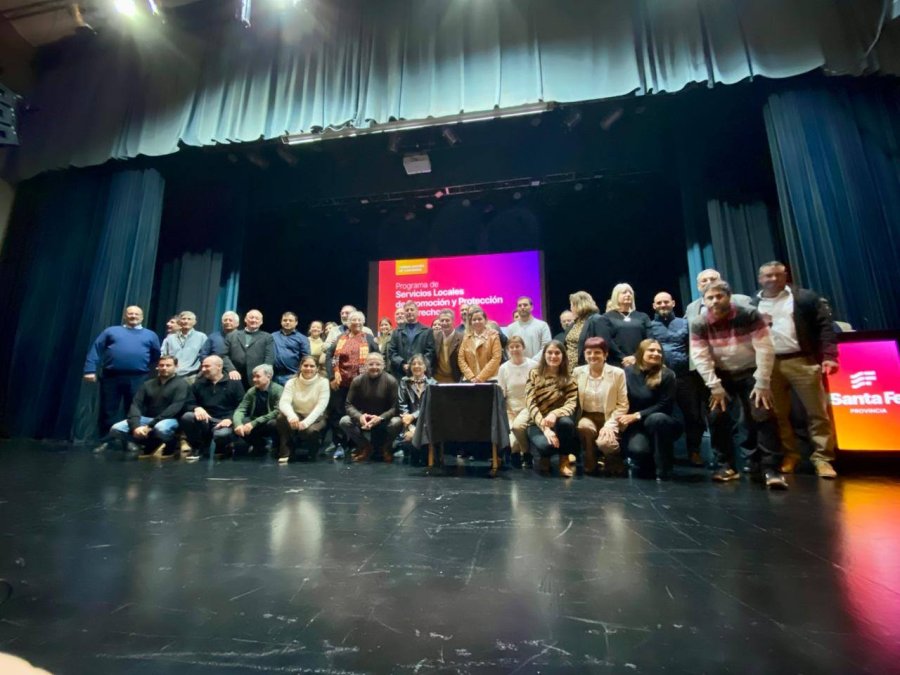 El grupo que particip&oacute; en la reciente ceremonia.