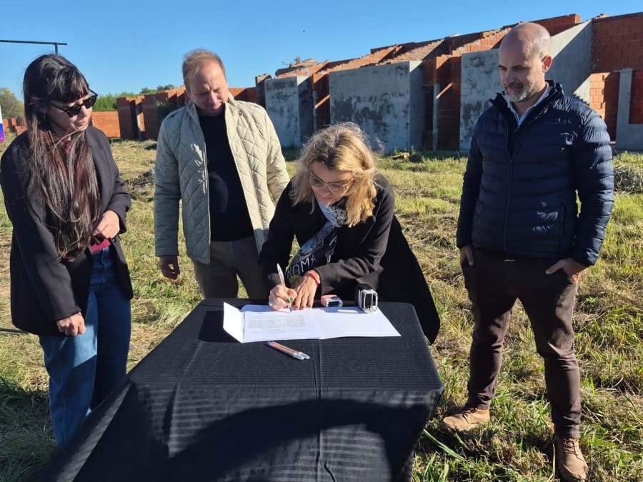 La firma del acta de inicio de obra tiene un gran significado para la comunidad.