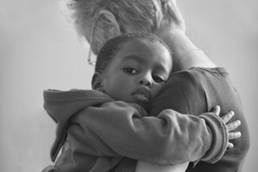 Es vital el apoyo a los derechos b&aacute;sicos de los ni&ntilde;os hu&eacute;rfanos del SIDA, las familias y comunidades que los cuidan.