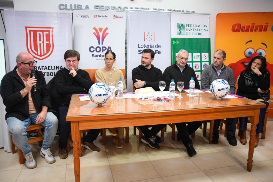 PRESENTACION. Autoridades presentes en el lanzamiento.