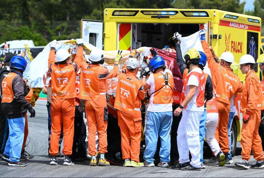El piloto Alex M&aacute;rquez fue trasladado de urgencia a un hospital para evaluar su estado de salud, pero r&aacute;pidamente se confirm&oacute; que estaba consciente y que su vida no corr&iacute;a peligro. (FOTO AFP)