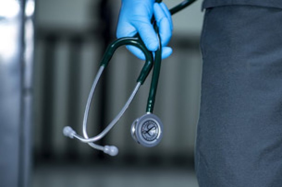 El m&eacute;dico de familia es un especialista que ofrece atenci&oacute;n m&eacute;dica personal, primaria e integral a las personas y familias que forman parte de una comunidad.