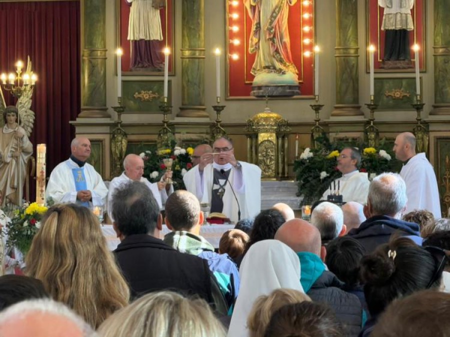 Mons. Sergio Buenaventura presidi&oacute; la celebraci&oacute;n.