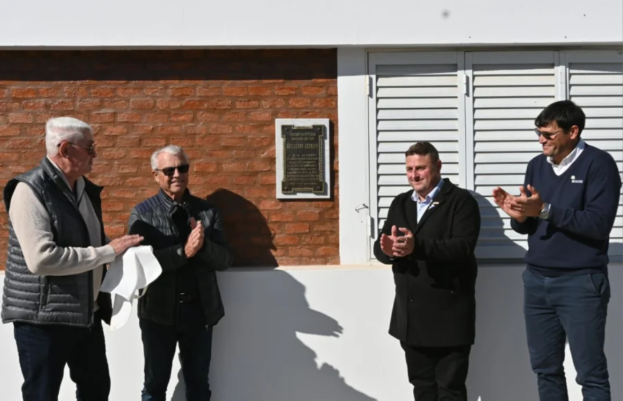 Las autoridades de la Cooperativa Guillermo Lehmann descubrieron una placa conmemorativa a los 75 a&ntilde;os de la entidad con casa central en Pilar y presencia en todo el centro norte santafesino.