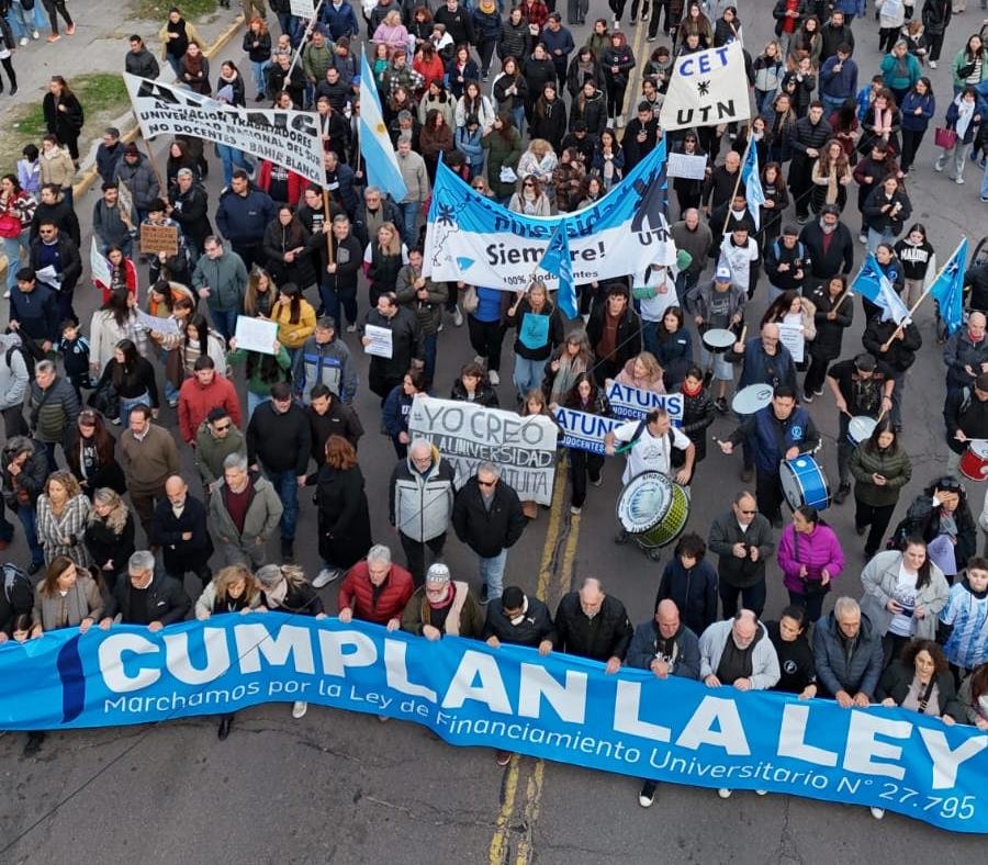 El atraso en materia salarial no solo afecta el poder de compra sino que tambi&eacute;n genera una crisis en el sistema de salud universitario.