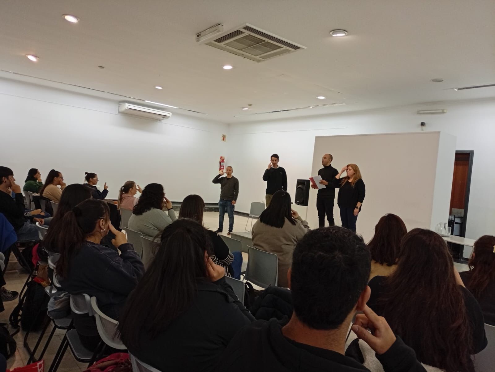 A new edition of the Argentine Sign Language workshop has begun