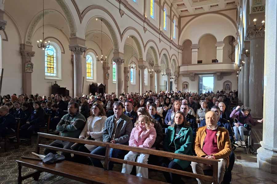 Las autoridades participaron de la clebraci&oacute;n religiosa.