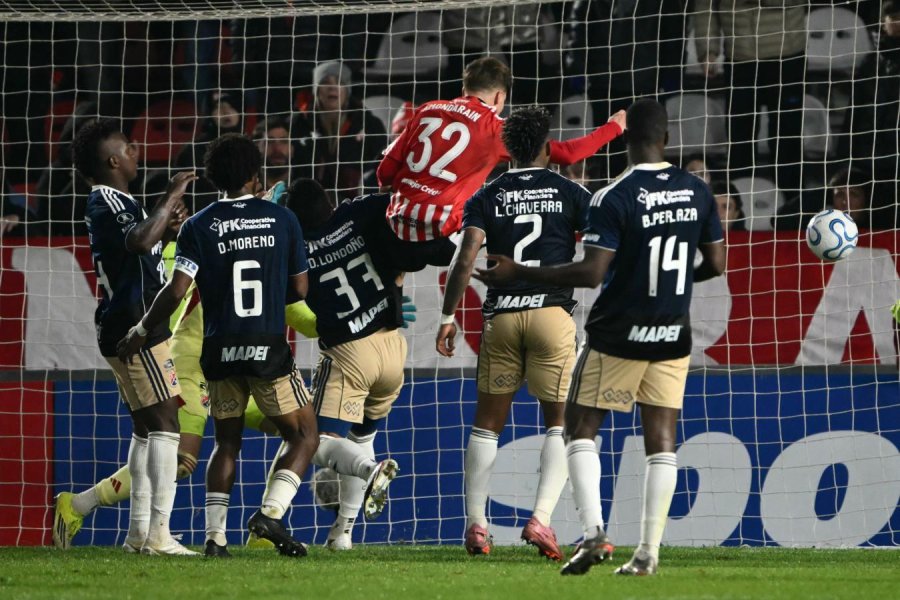 A octavos de la cabeza: Estudiantes lo gan&oacute; a los 93' y sigue con vida en la Copa Libertadores