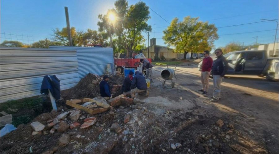 Cuadrilla comunal en plena labor.