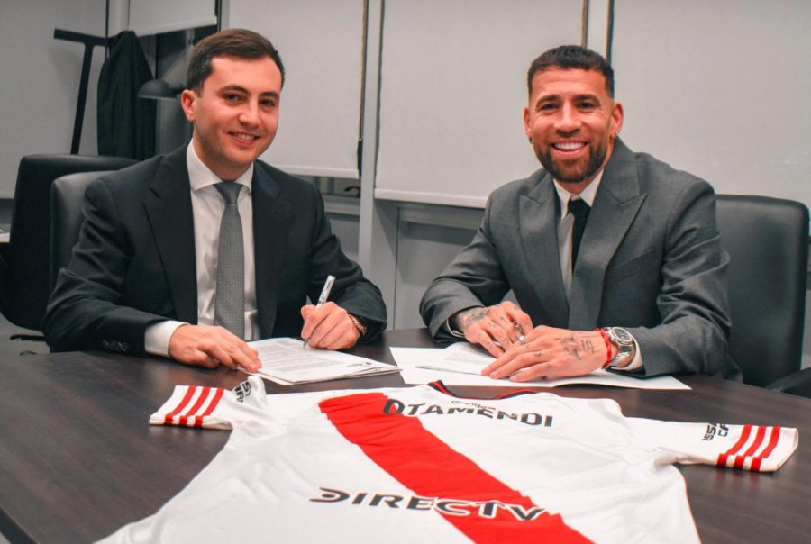 Nicol&aacute;s Otamendi, nuevo refuerzo de River, festeja un gol con la Selecci&oacute;n argentina.