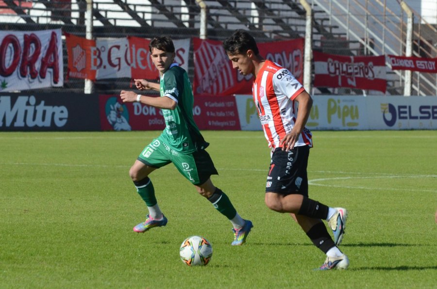 SANTISGO VARELA. Uno de los volantes del Le&oacute;n.