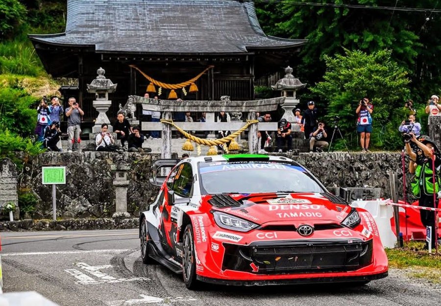 Elfyn Evans y Scott Martin con el Toyota Yaris en el Rally de Jap&oacute;n.