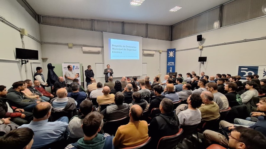 La propuesta cont&oacute; con una importante convocatoria en la UTN Rafaela el viernes pasado.