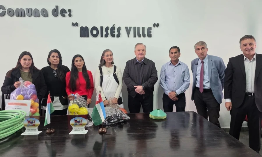 La entrega realizada en el salón comunal.