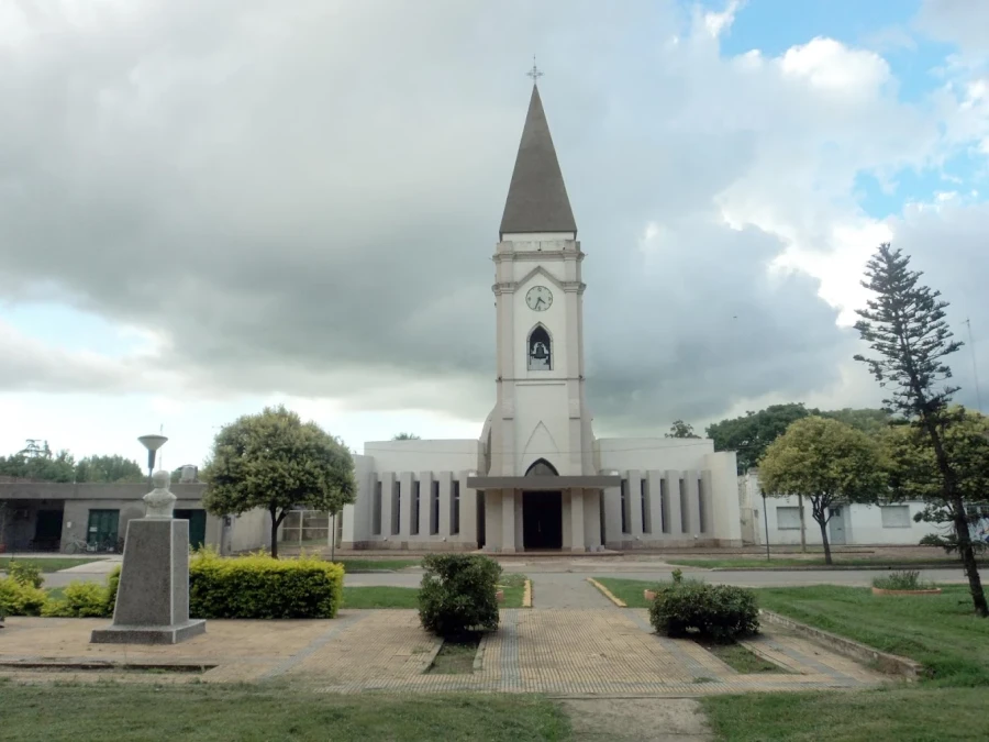 Templo parroquial clucellense.