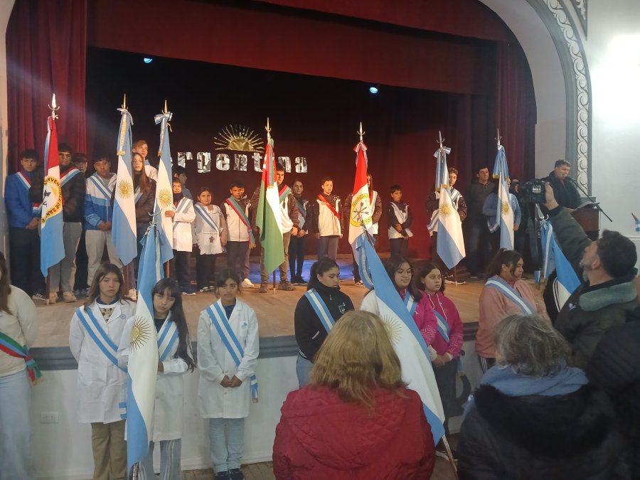 Las banderas presidieron la ceremonia.