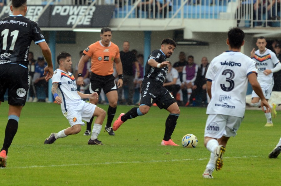 LA CREMA SE IMPUSO EN EL MONUMENTAL ANTE COLEGIALES