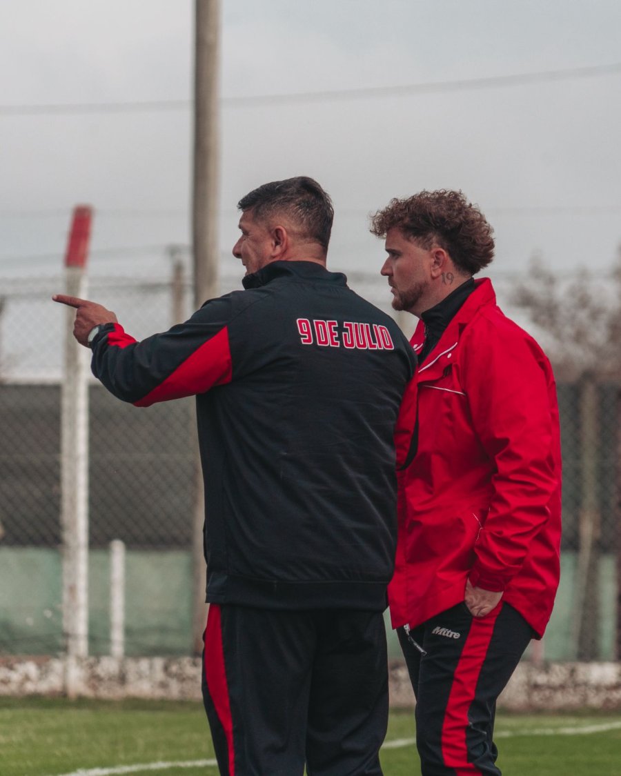 ANALISIS. Marcelo Varela junto a uno de sus colaboradores, Mart&iacute;n Bieler.